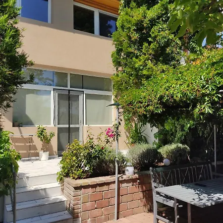 Casa vacanze Flora House 3 Minutes From Balaton *