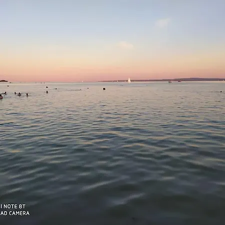 Flora House 3 Minutes From Balaton