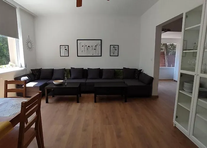 Dom wakacyjny Flora House 3 Minutes From Balaton Keszthely