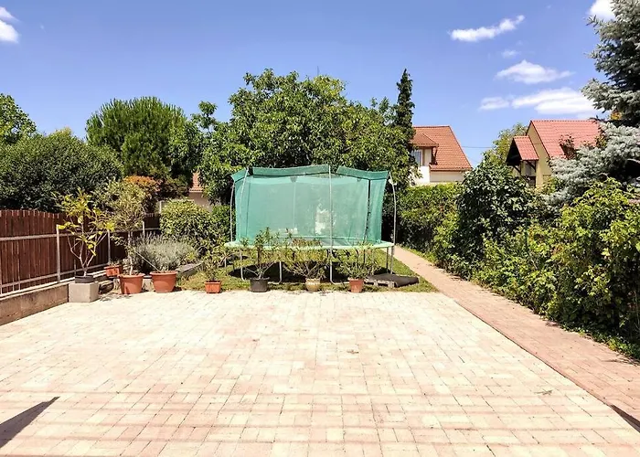 Dom wakacyjny Flora House 3 Minutes From Balaton Keszthely