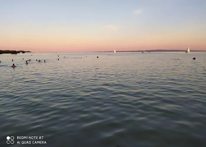 Flora House 3 Minutes From Balaton