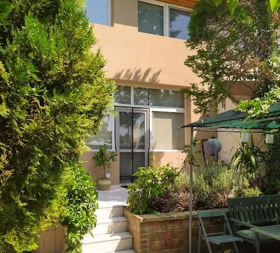 Dom wakacyjny Flora House 3 Minutes From Balaton *