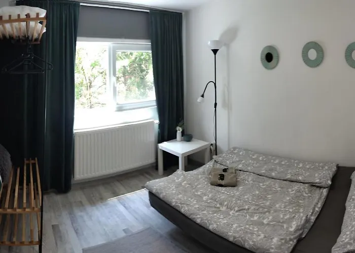 Dom wakacyjny Flora House 3 Minutes From Balaton